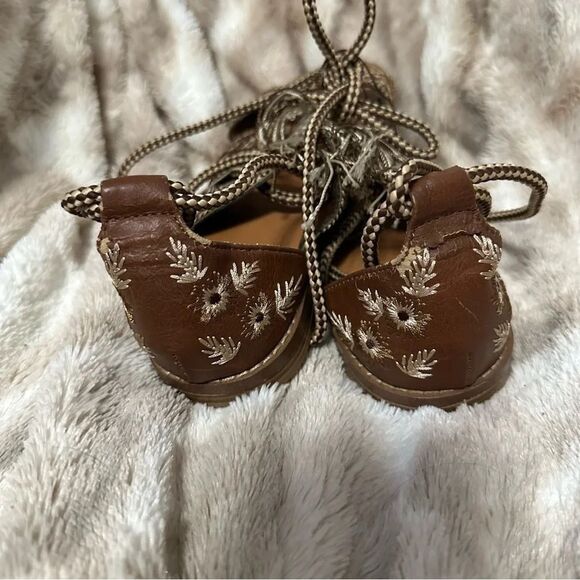 FOREVER 21 | Embroidered Lace Up Sandals - Picture 8 of 9